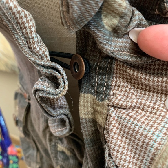 Nick and Mo SZ MD girls camouflage ruffle top - Picture 4 of 14